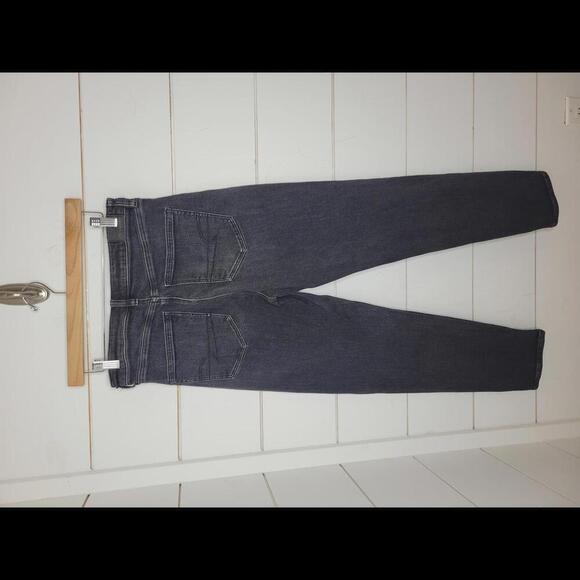 American Eagle Outfitters size 4 black distressed denim mom jeans - Picture 2 of 6